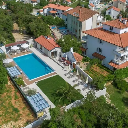 Apartamento In Pjescana Uvala Mit Gemeinschaftspool Pula