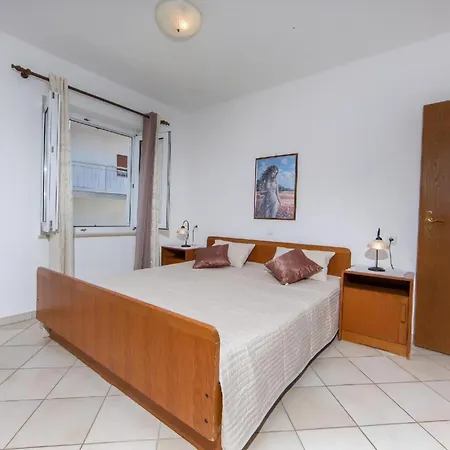 Apartamento In Pjescana Uvala Mit Gemeinschaftspool