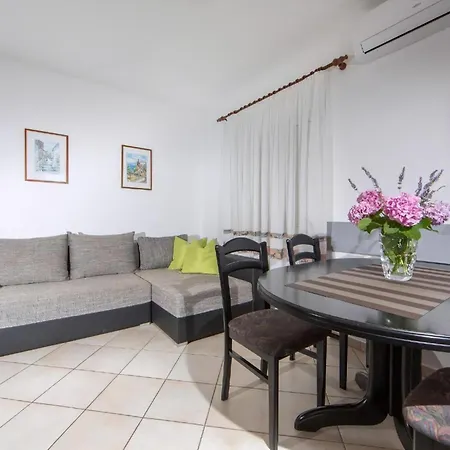 Apartamento In Pjescana Uvala Mit Gemeinschaftspool