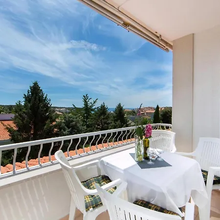In Pjescana Uvala Mit Gemeinschaftspool Apartamento *